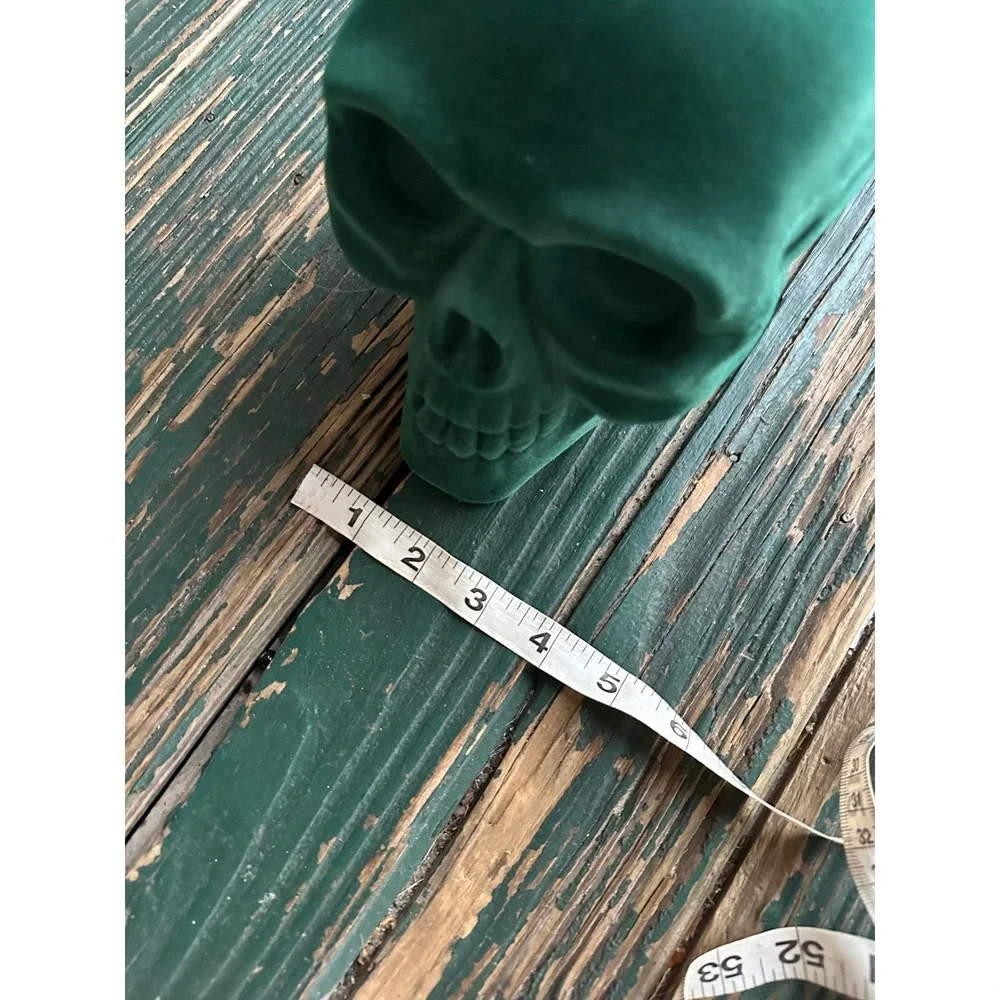 Target flocked skull